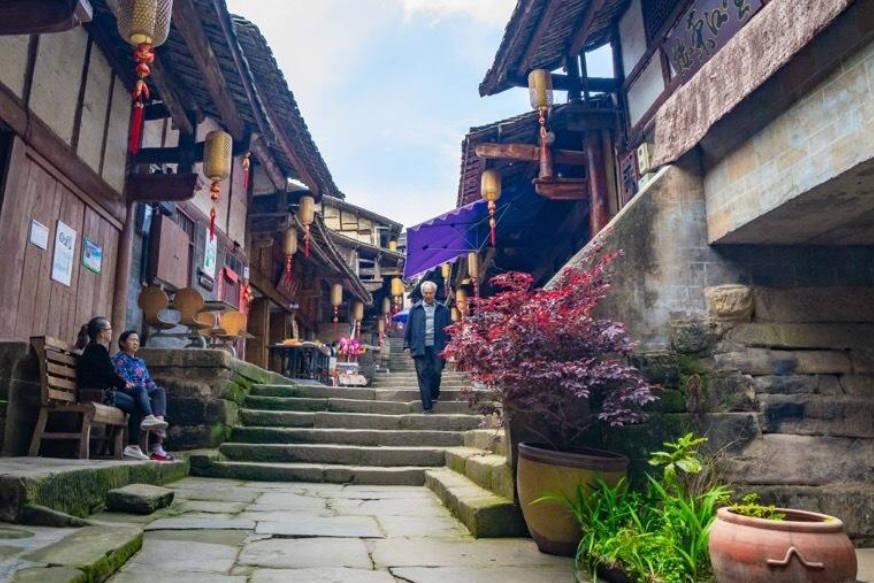 父母驱车三千公里从东北到重庆，带上千斤特产来跟女儿女婿过年 ，“这不是特产，是父母的爱意”。